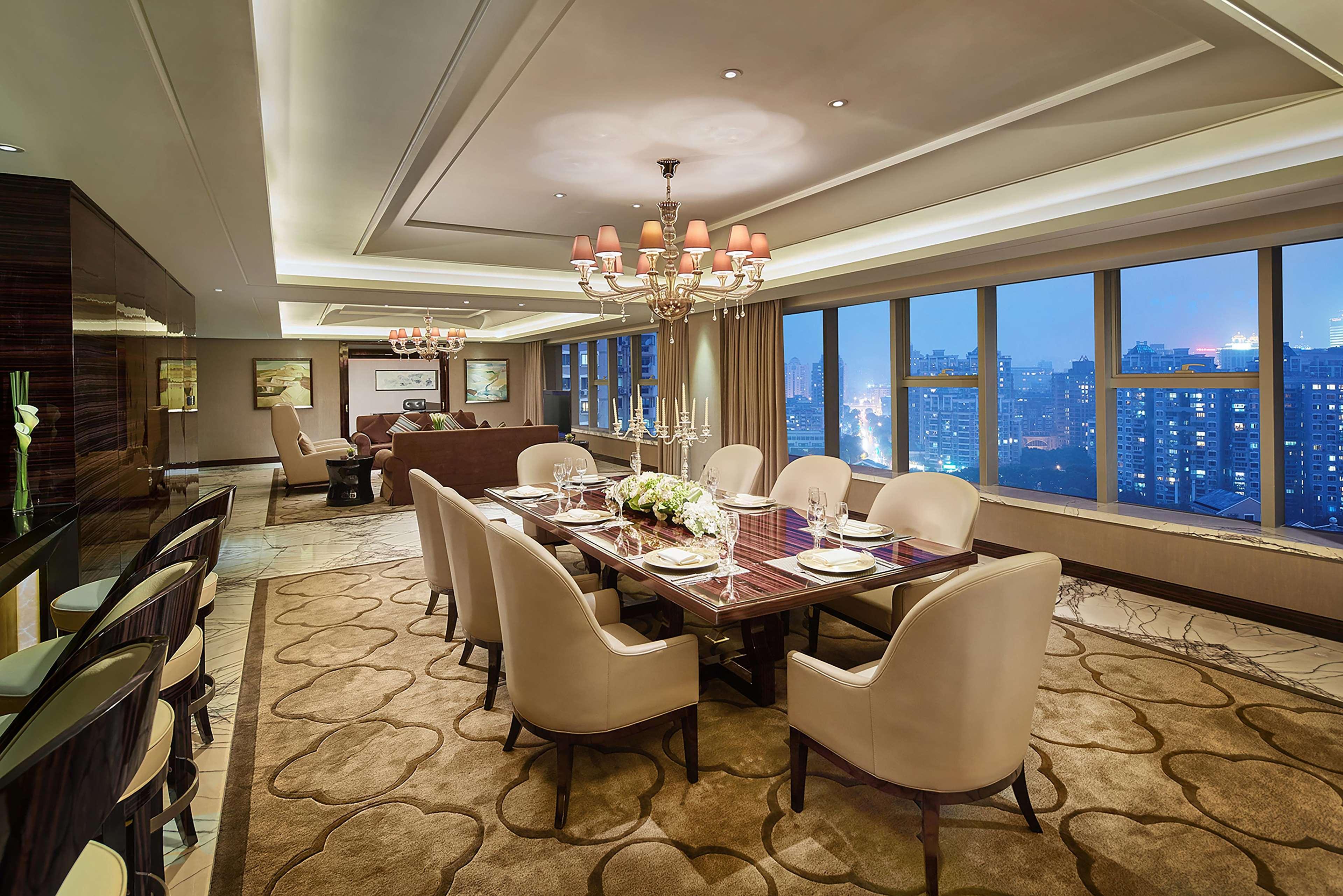 Hilton Hongqiao Hotel 5*