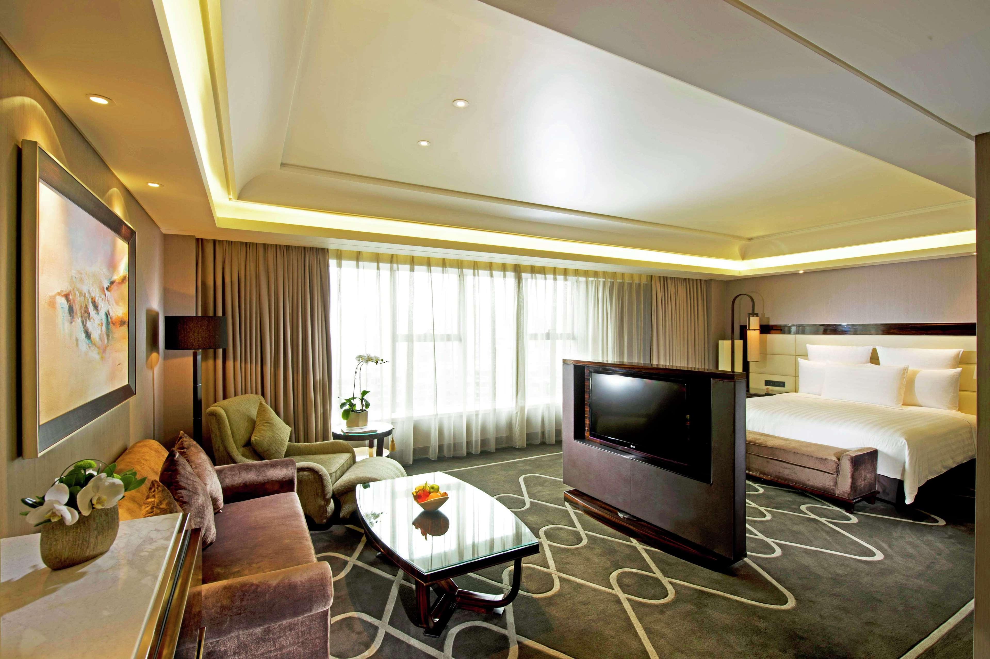 Hotel Hilton Hongqiao 5*