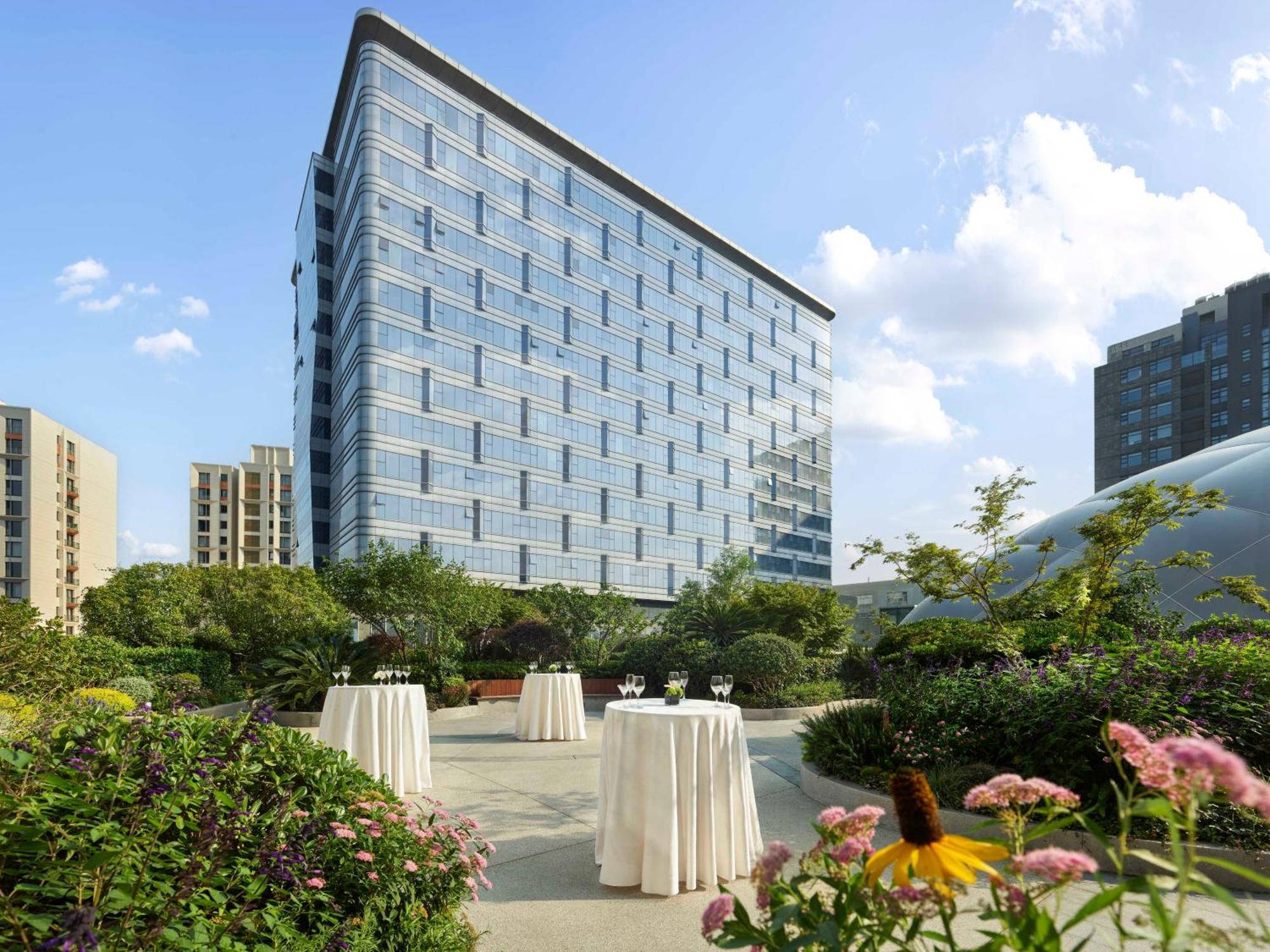 Hotel Hilton Hongqiao 5*