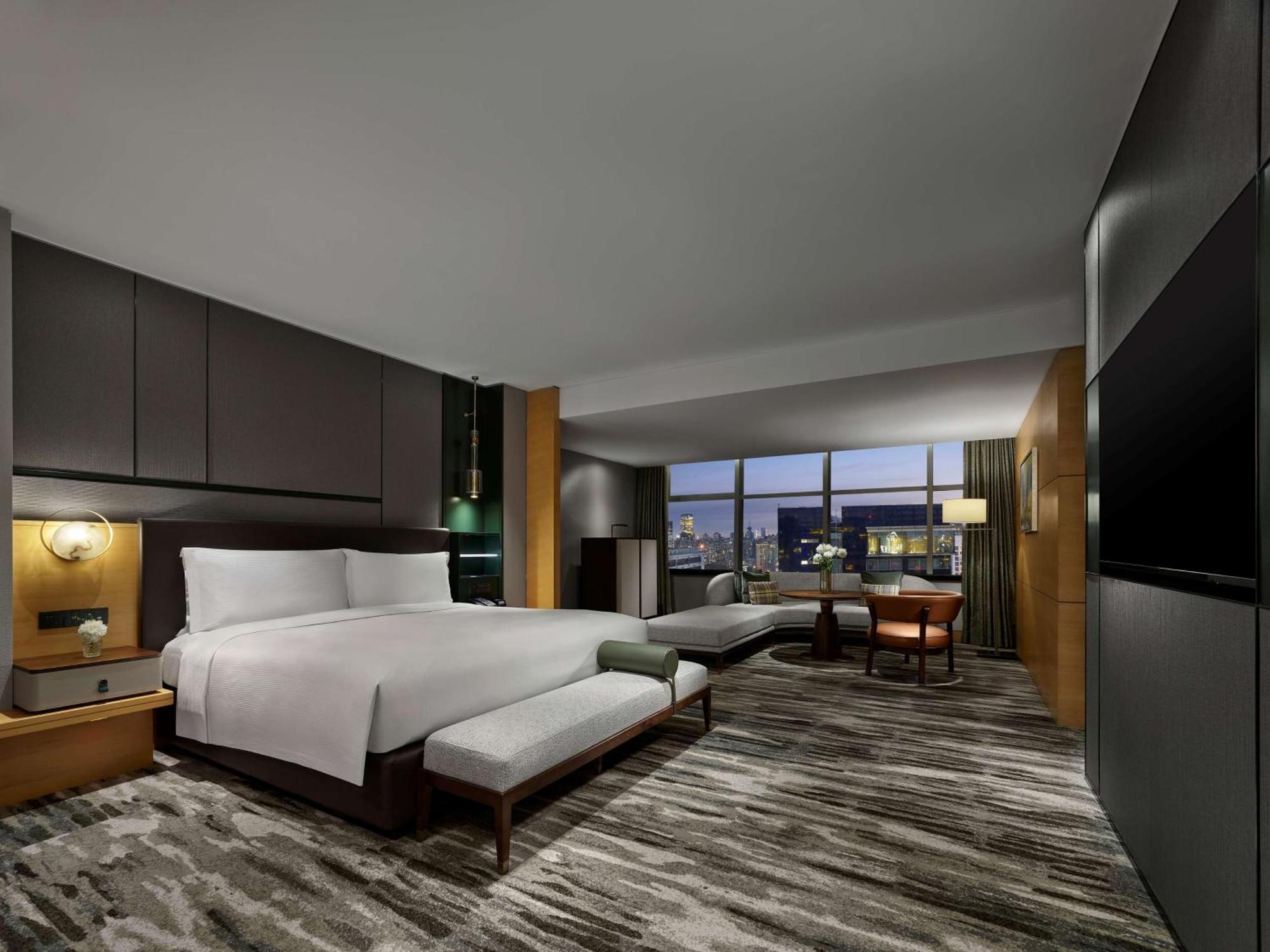 Hotel Hilton Hongqiao 5*