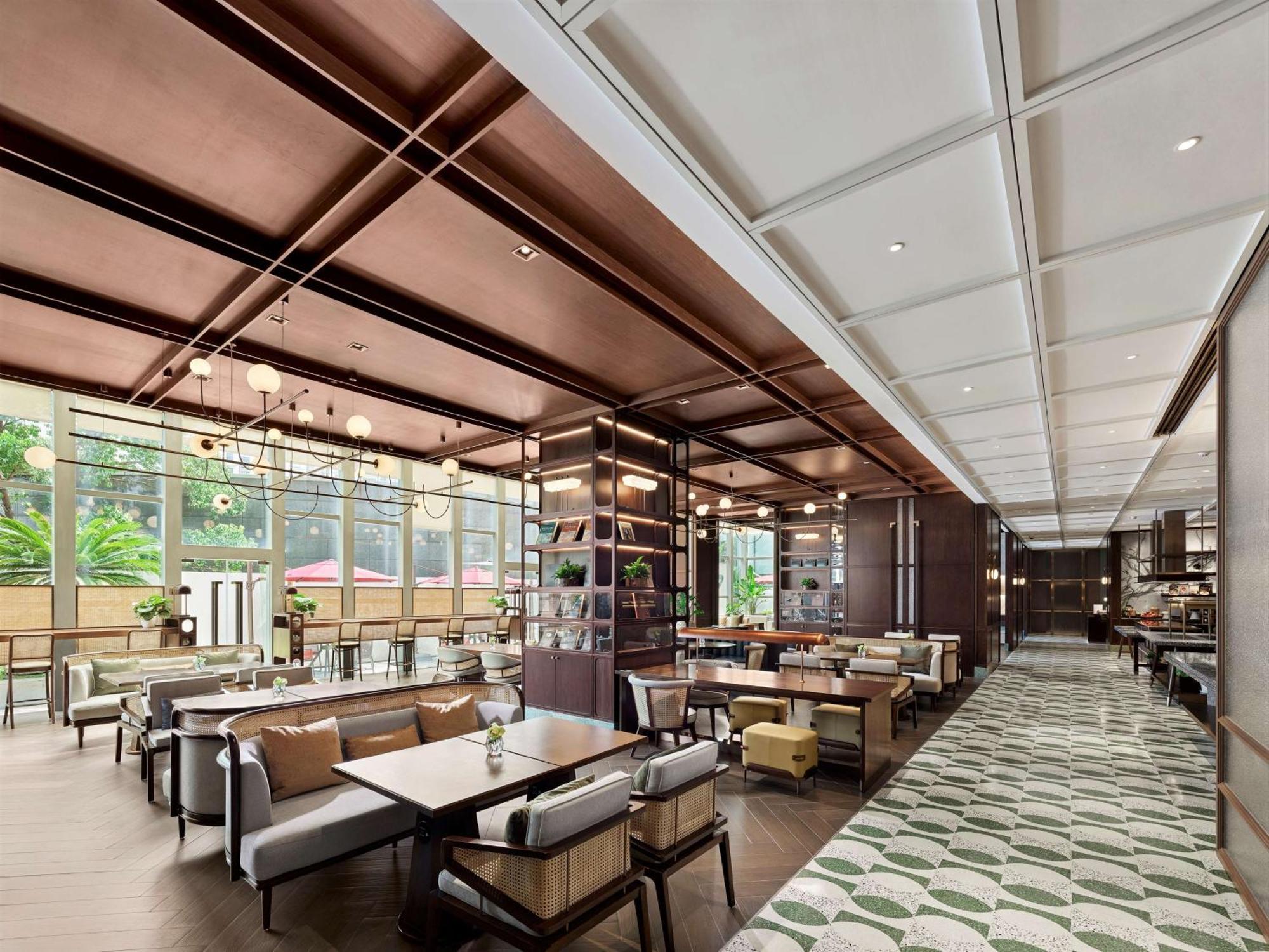 Hilton Hongqiao 5*