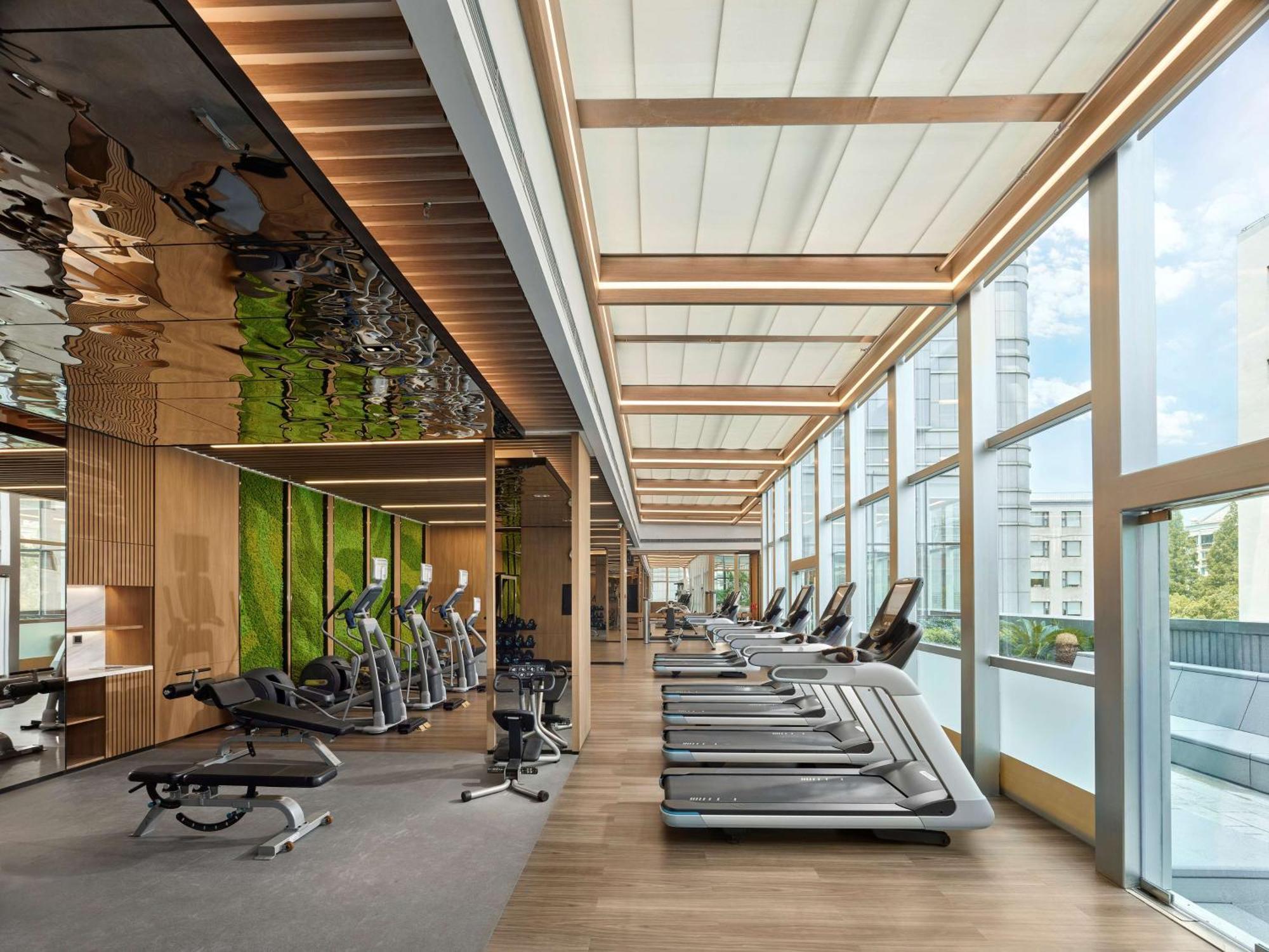 Hilton Hongqiao Hotel 5*